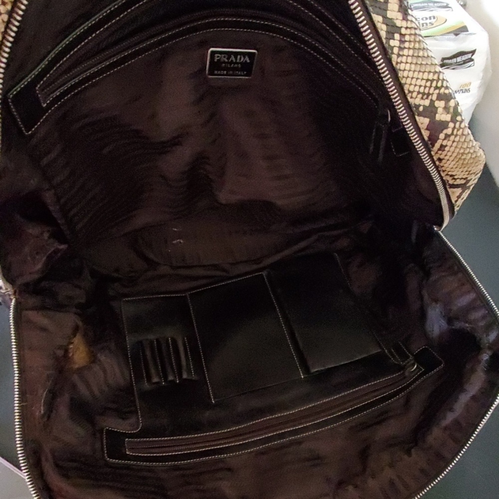 Prada bag - Picture 6 of 8